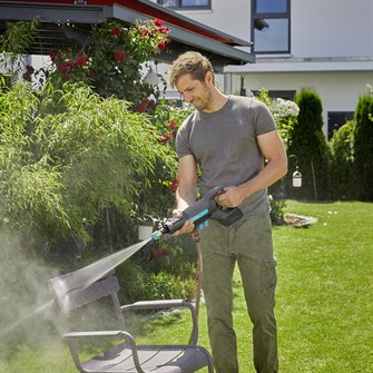 Gardena Medium AquaClean Højtryksrenser 24/18V P4A - til rengøring af havemøbler